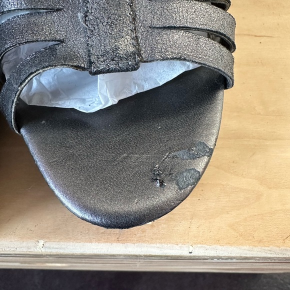 Lauren Ralph Lauren platform heels in metallic gray. - Picture 7 of 10